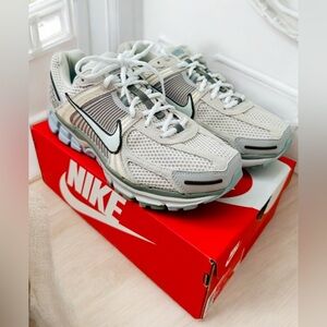 NIKE Men's ZOOM VOMERO 5 SE Orewood 9.5